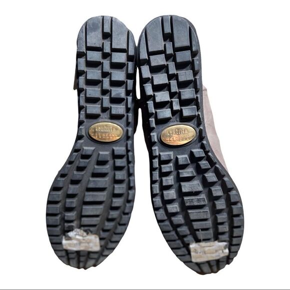 Stuart Weitzman Gray Tan Croc Embossed Winter Snow Boots Size 7 Medium - Picture 6 of 9